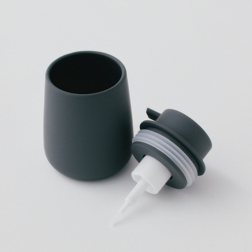 マットな質感のソープディスペンサー 泡タイプ/陶器