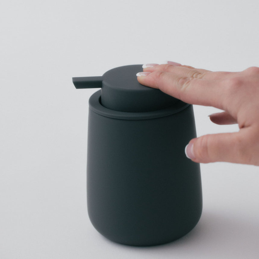マットな質感のソープディスペンサー 泡タイプ/陶器
