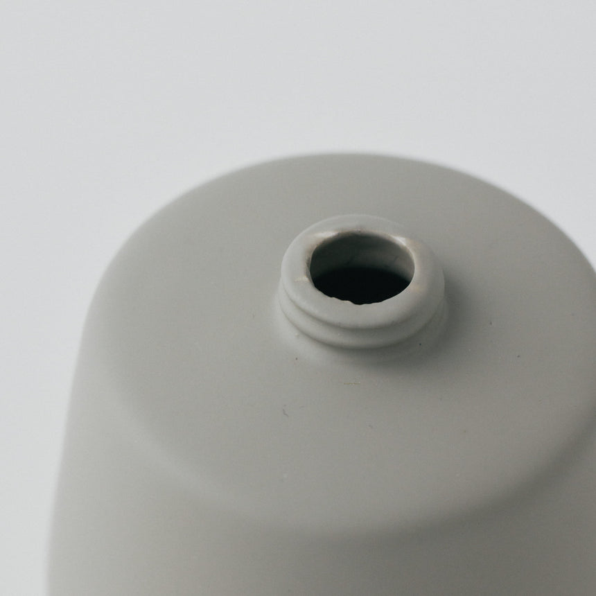 マットな質感のソープディスペンサー 液体タイプ/陶器