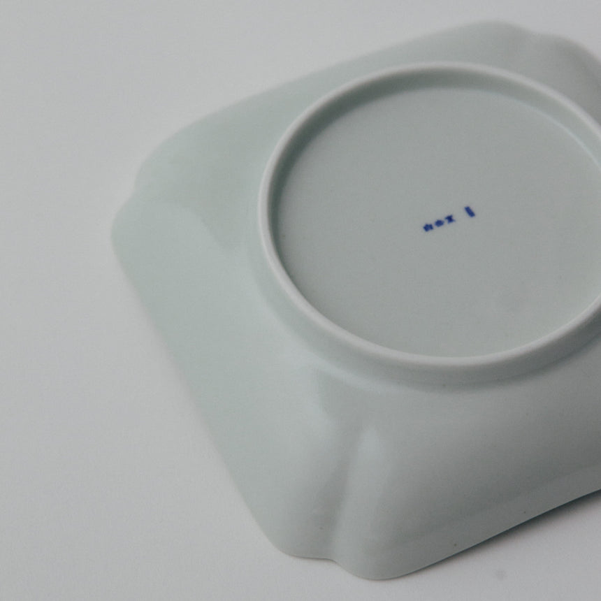 木瓜 (もっこう)角皿 土灰