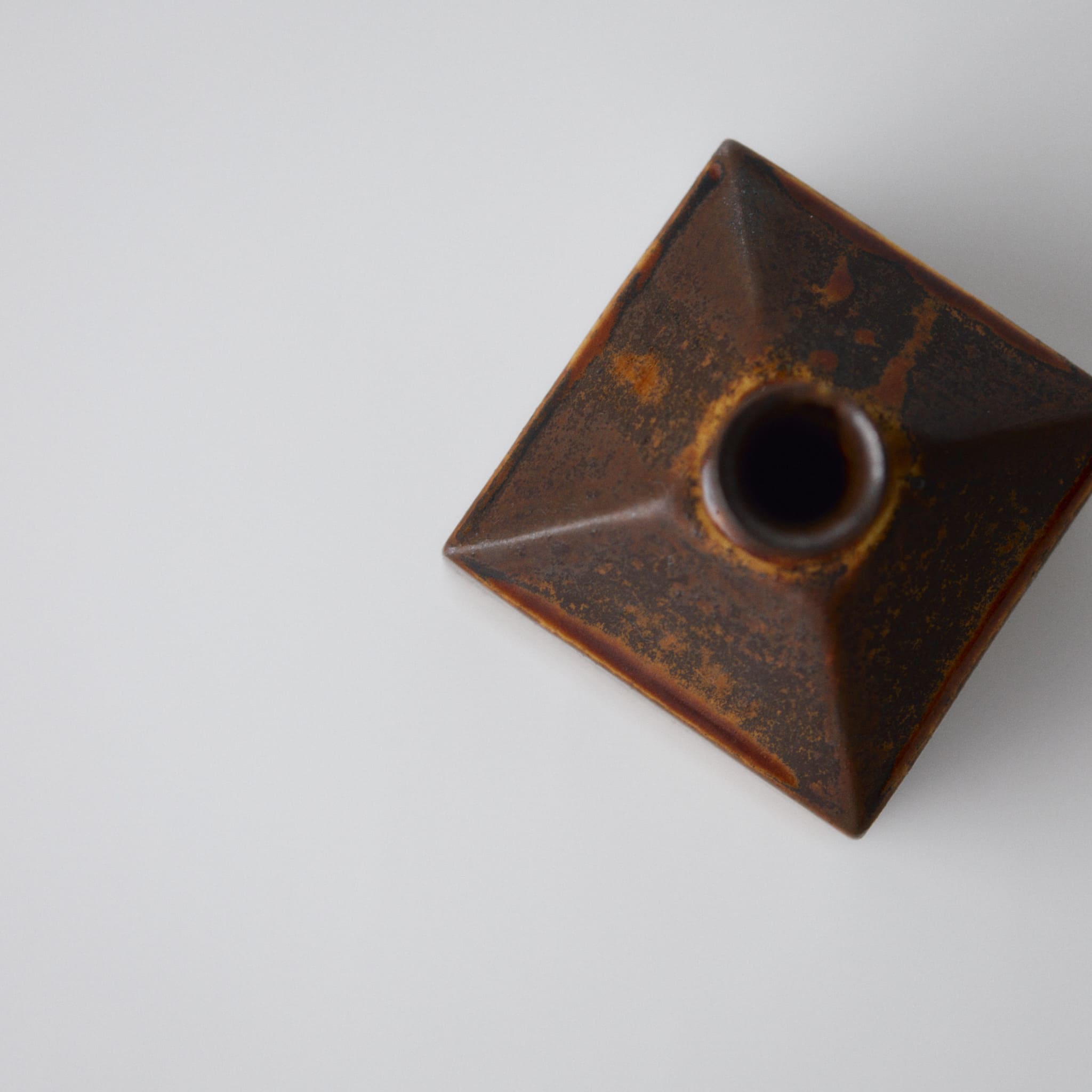 浅井庸佑 角瓶|錆釉