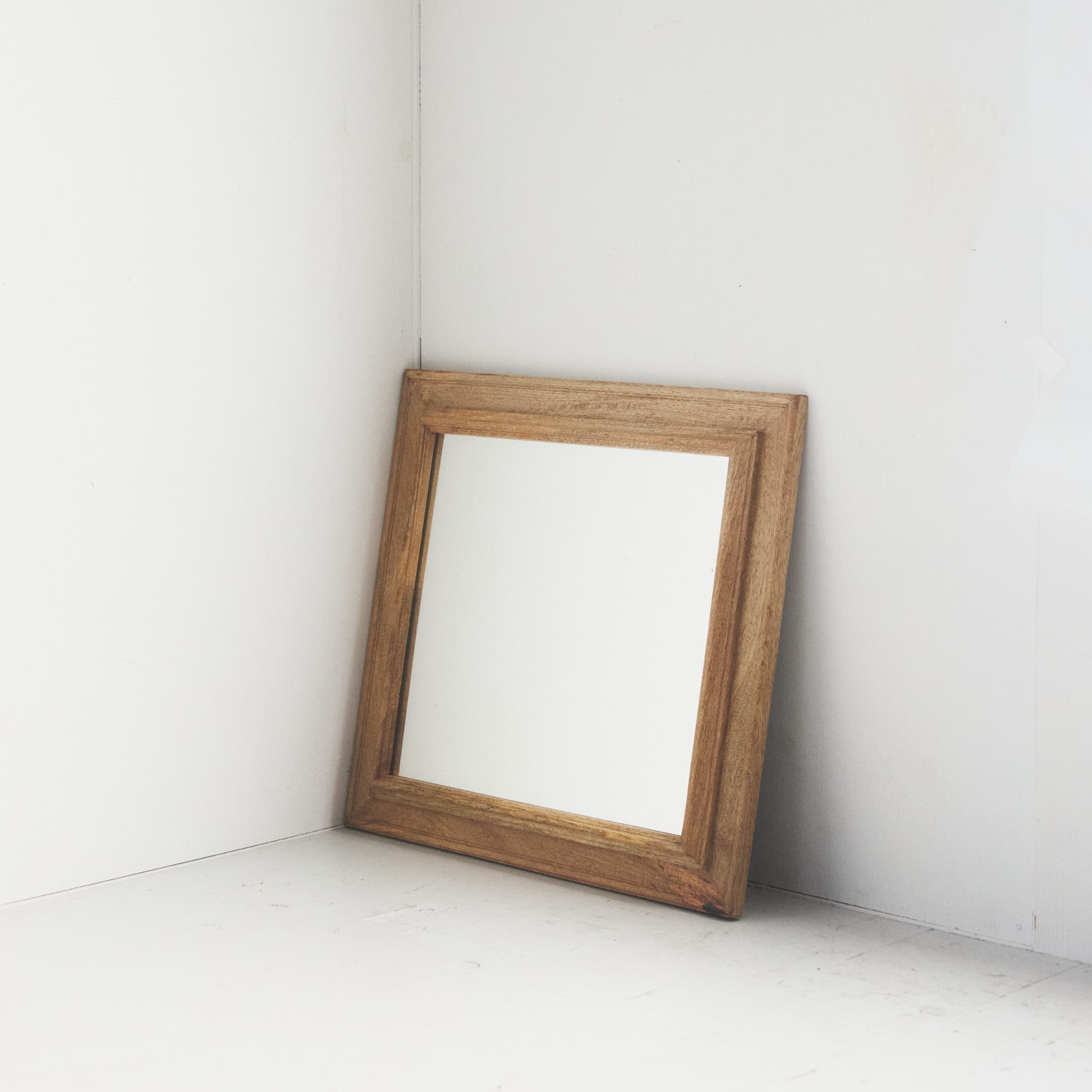 FRAME MIRROR 21"
