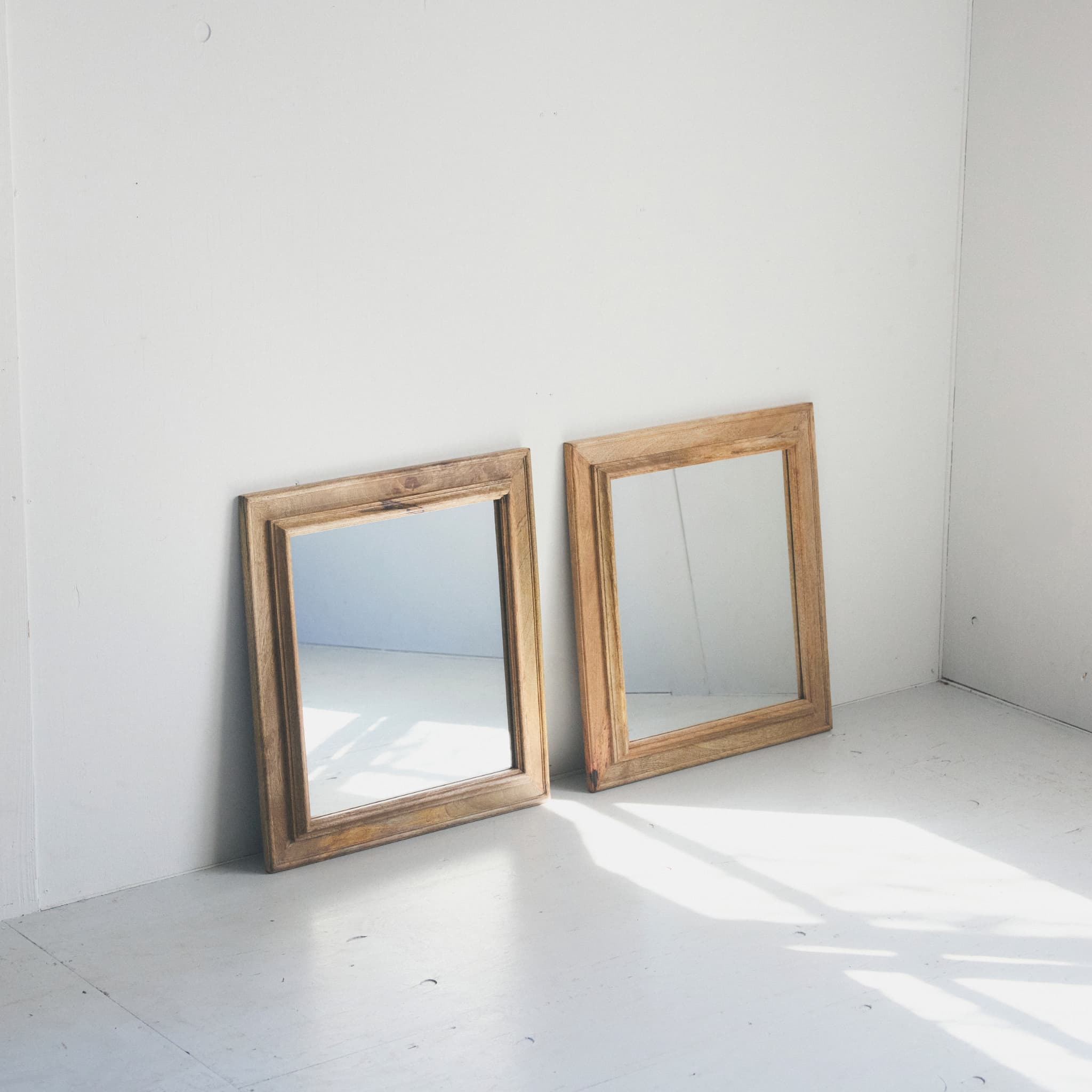 FRAME MIRROR 21"