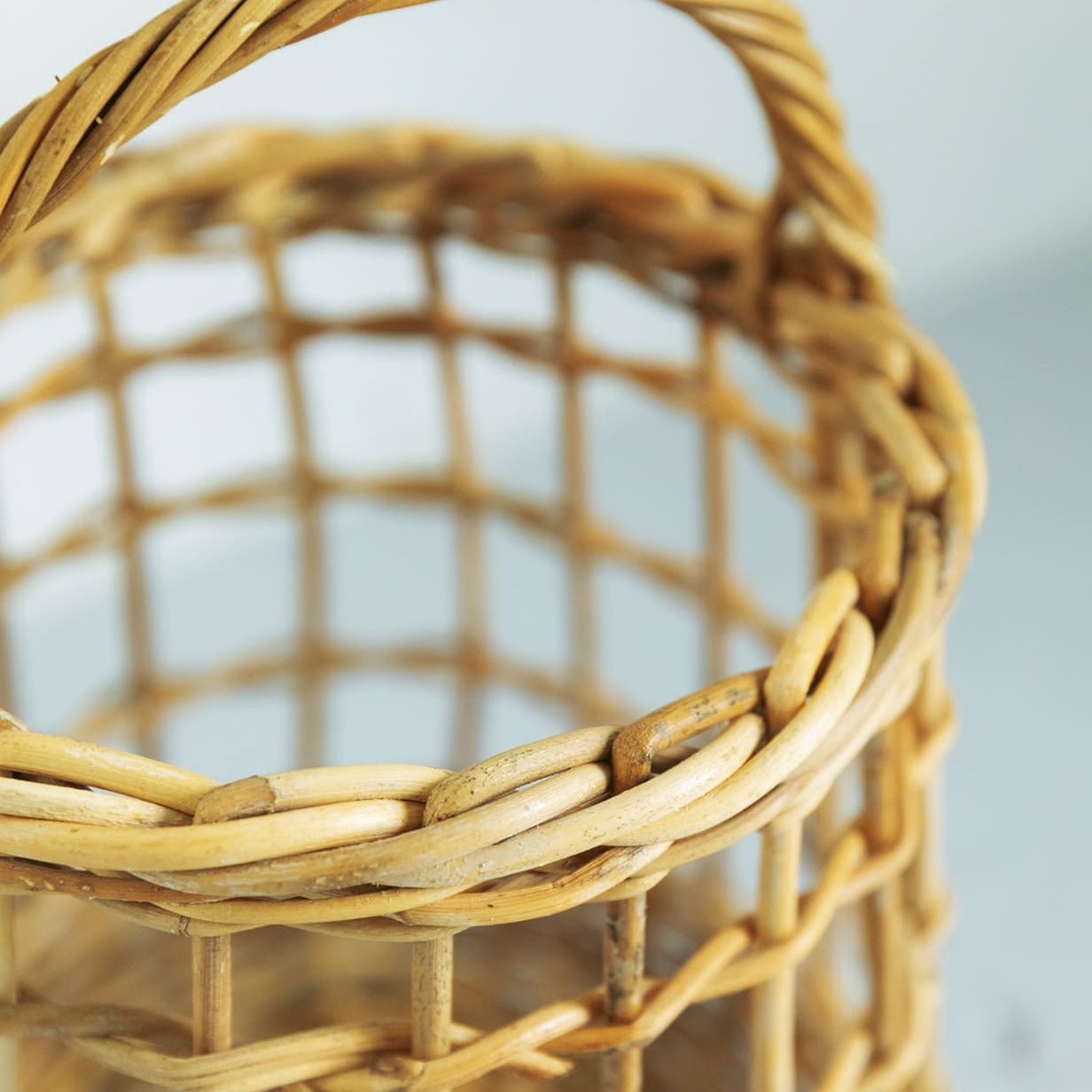 ラタン 透かし編みラウンドバッグ