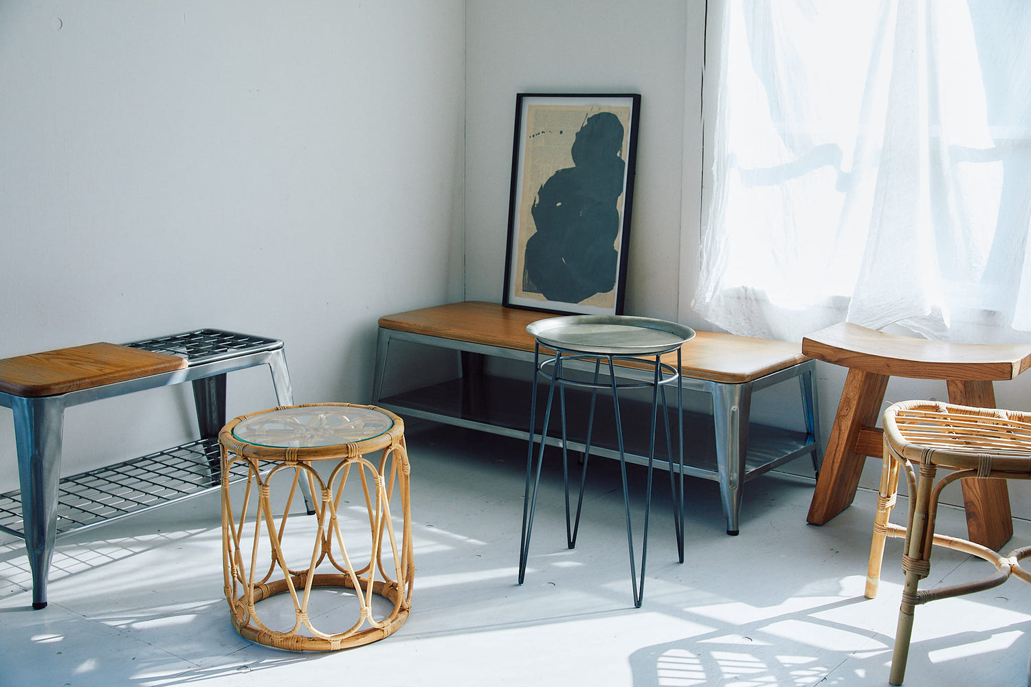 引っ越しシーズンにおすすめのインテリア！ウッド or スチール家具どちらが好み？