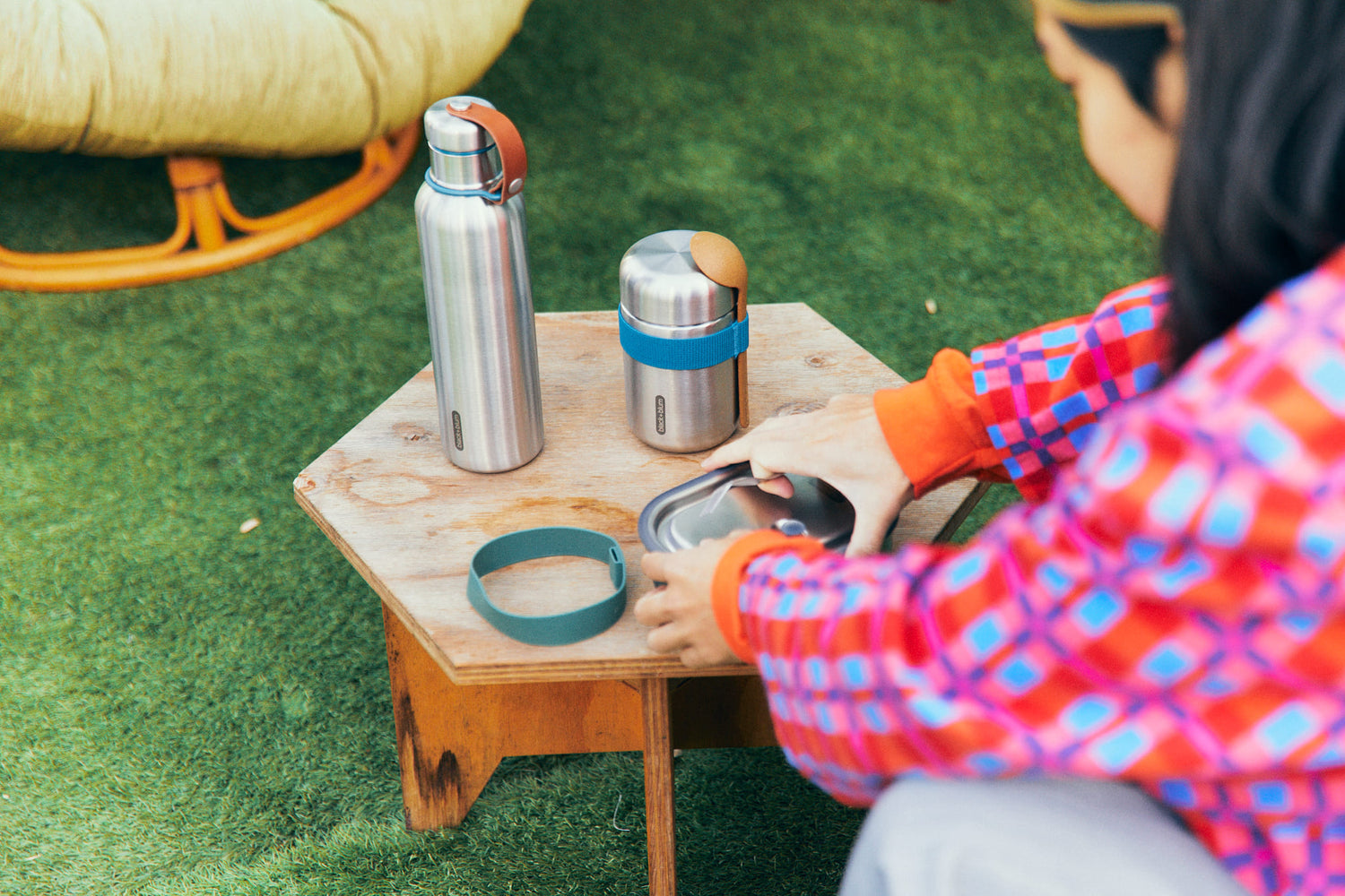 秋の行楽シーズン！お弁当や水筒、コーヒードリッパーをバッグいっぱいに詰め込んで、アウトドアな一日を過ごそう