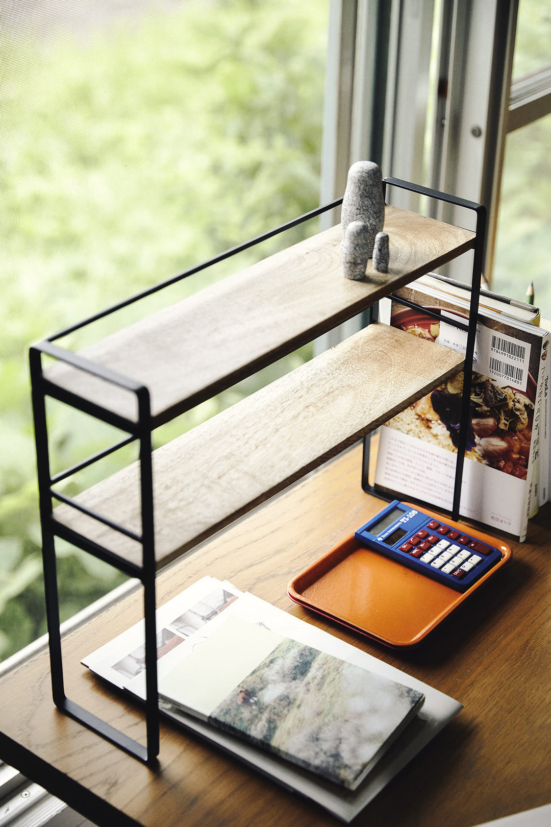 年末の大掃除は収納の見直しから！  大容量コンテナやデスク上収納でお部屋をスッキリさせよう。