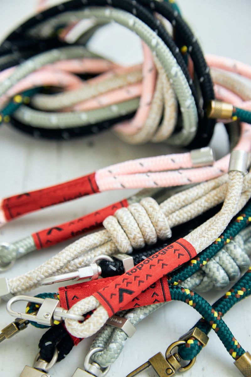 斜めがけがiPhoneケースの新定番！ショルダータイプのTopologie（トポロジー）を取り入れて。