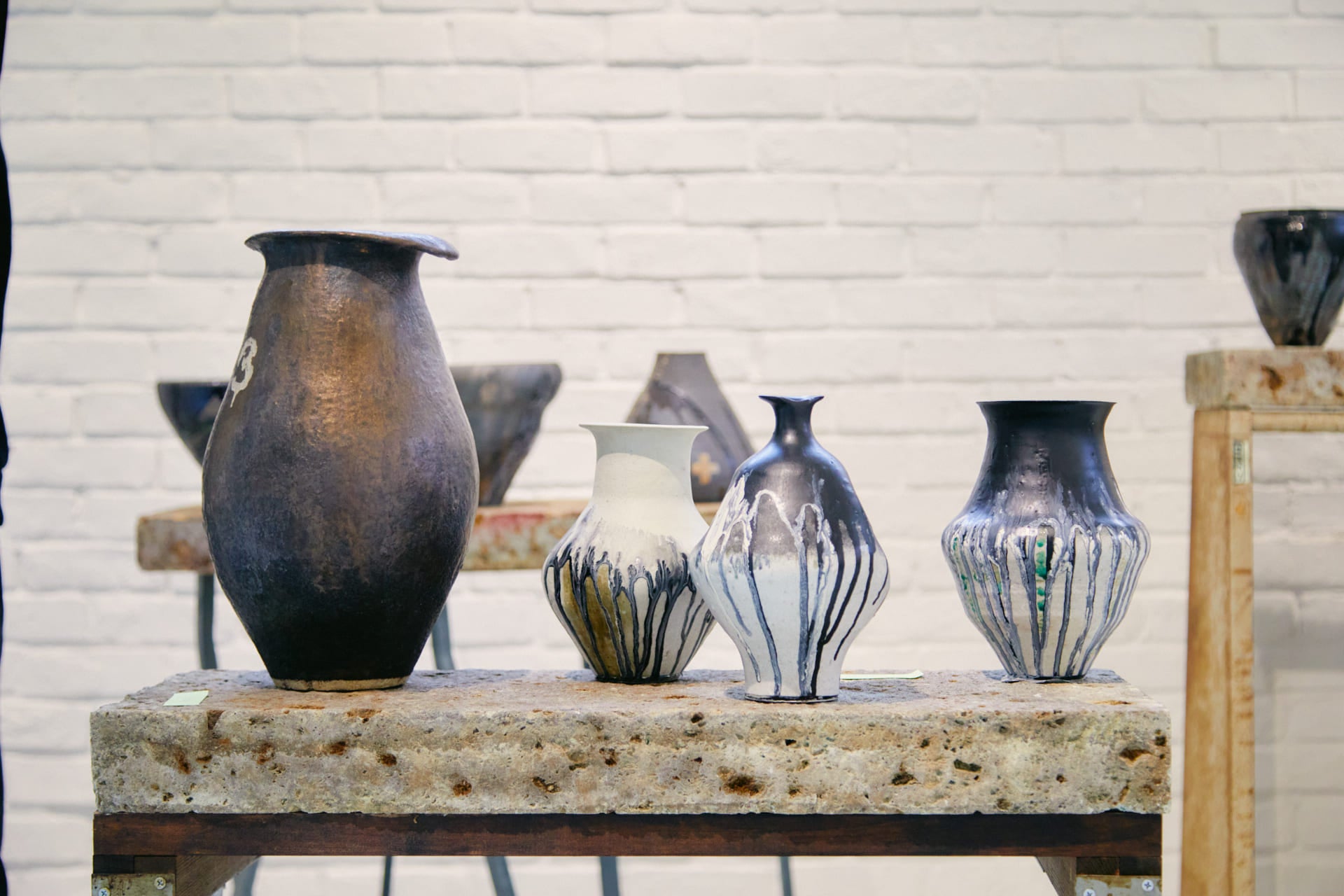 ステンシルアーティスト・守矢努と笠間の陶芸作家・菊地亨による −陶芸とステンシルの七不思議−