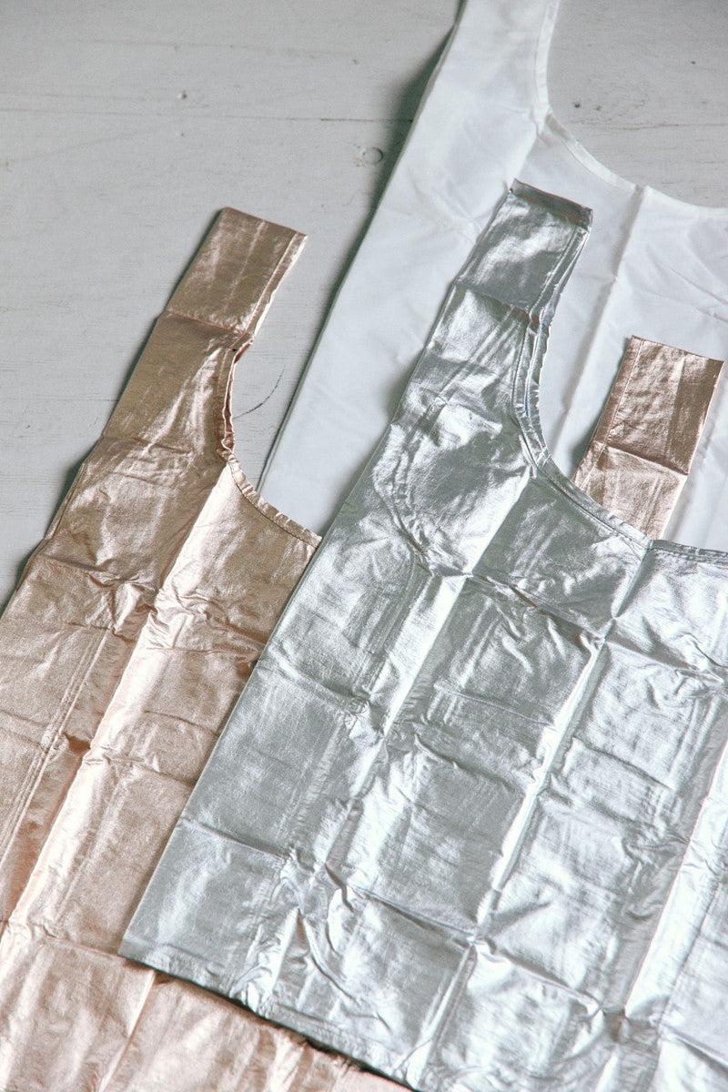 秋冬の重くなりがちなファッションを才色兼備なバッグで明るくイメージアップ！