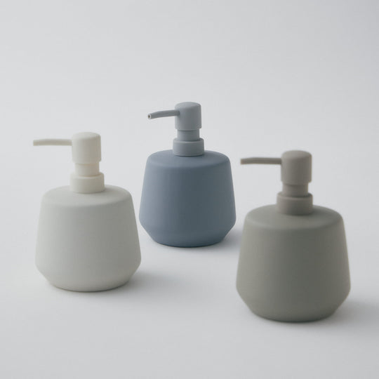 マットな質感のソープディスペンサー 液体タイプ/陶器