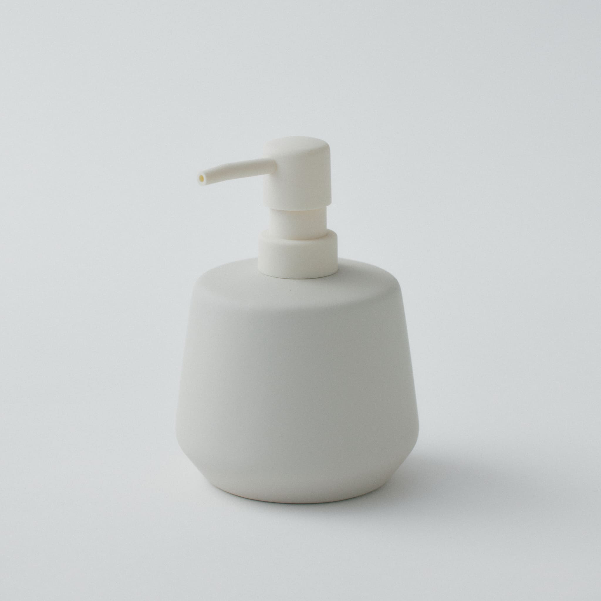マットな質感のソープディスペンサー｜液体タイプ