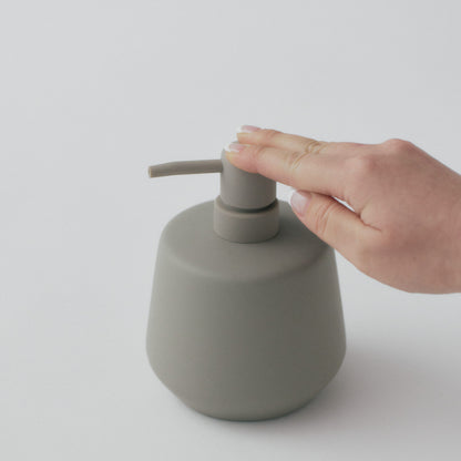 マットな質感のソープディスペンサー｜液体タイプ