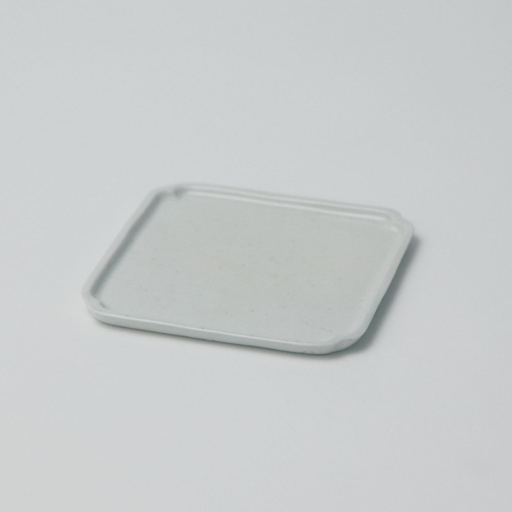 タナカシゲオ 白瓷ソバン角小皿