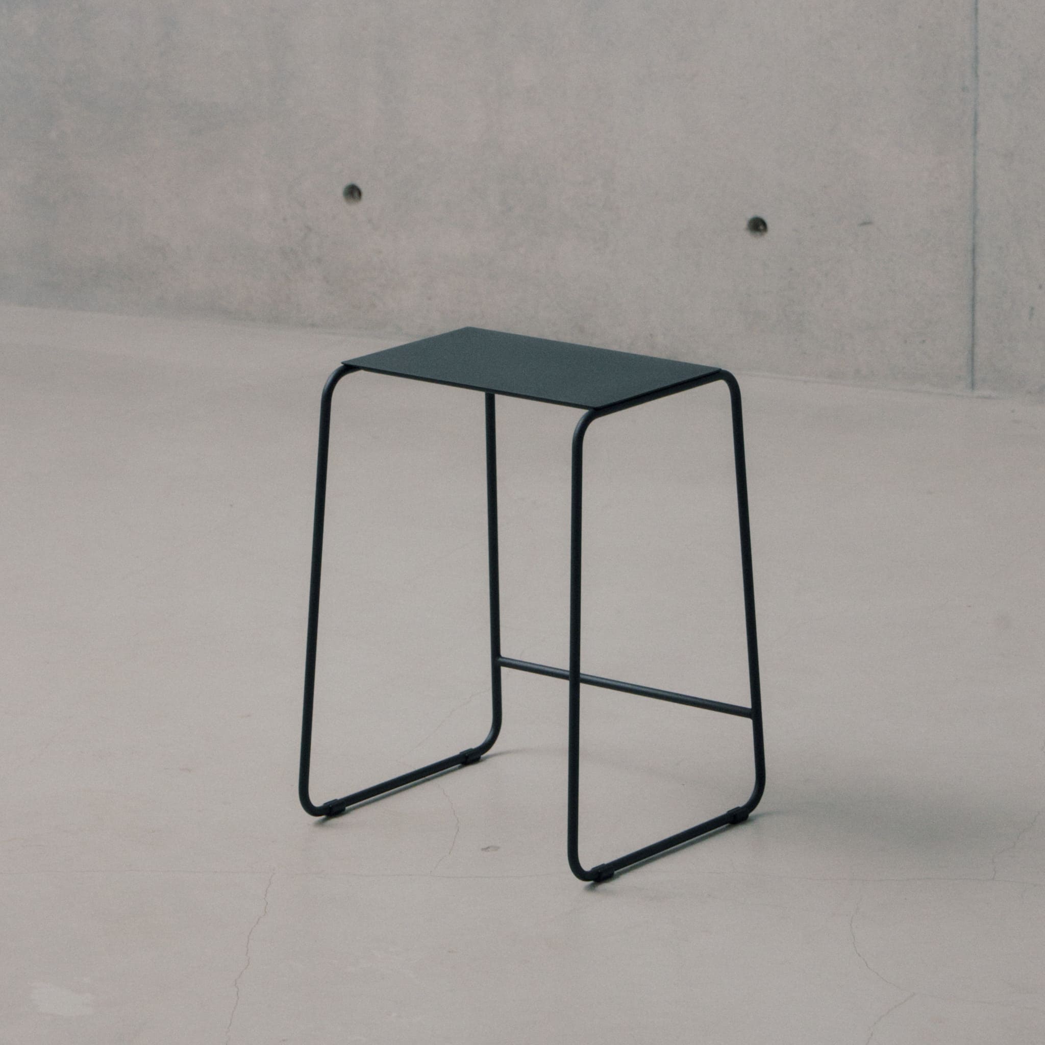 KUROSHIRO スツール