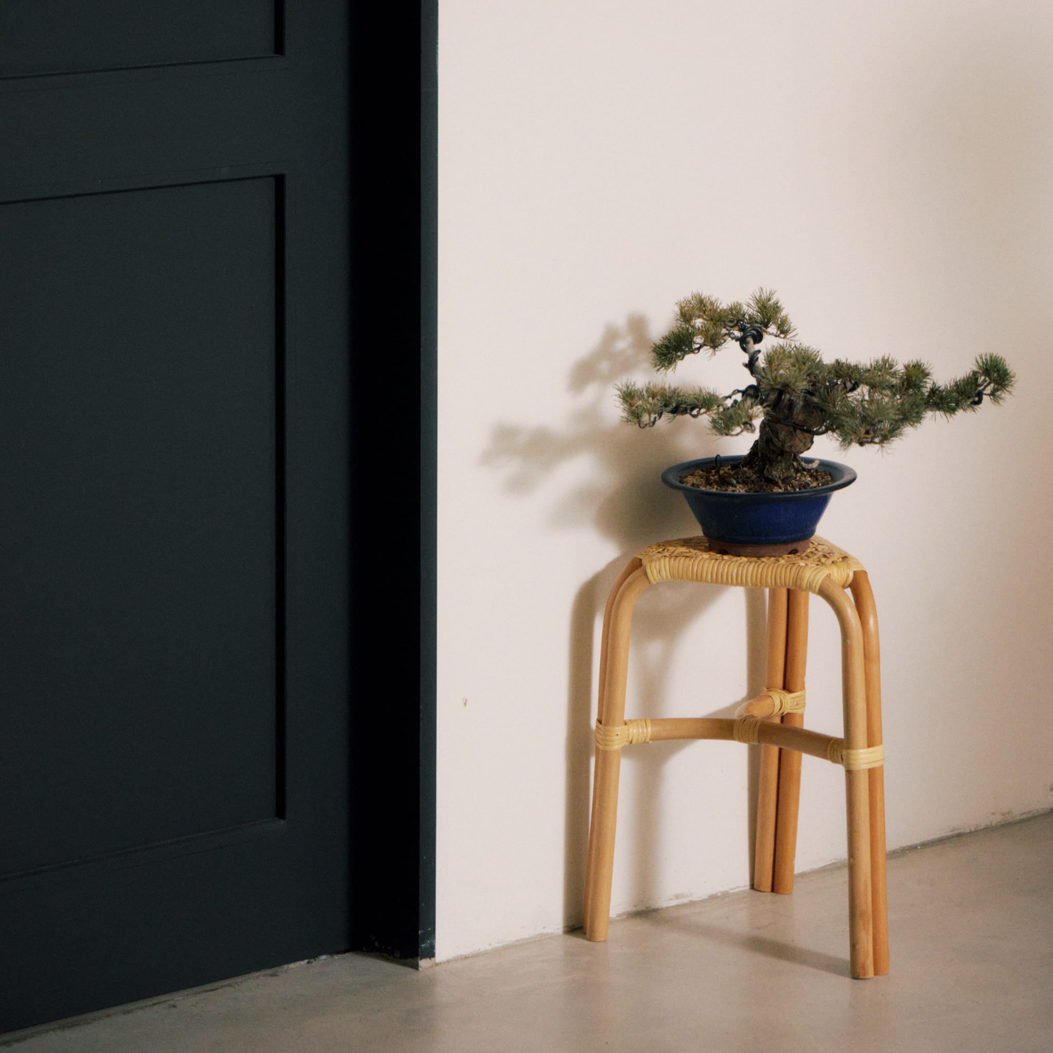 ラタン三角スツール – JINNAN HOUSE