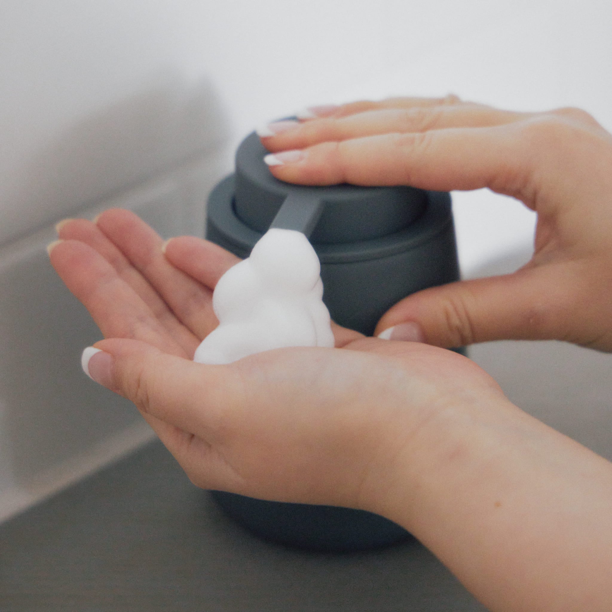 マットな質感のソープディスペンサー｜泡タイプ