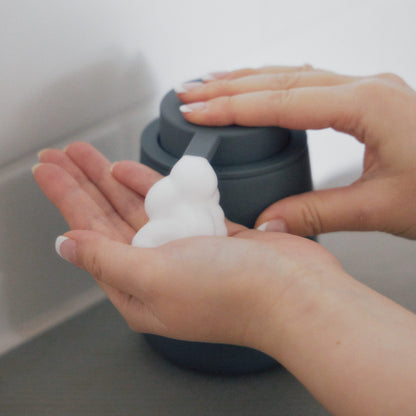 マットな質感のソープディスペンサー｜泡タイプ