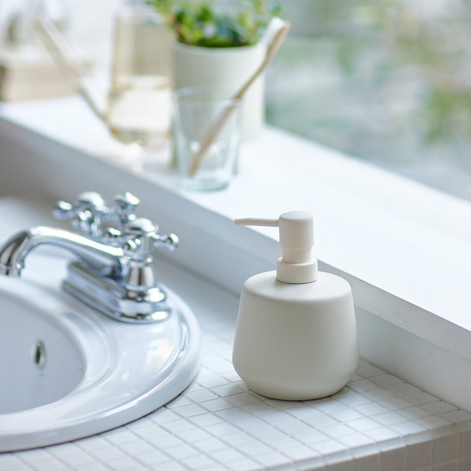 マットな質感のソープディスペンサー｜液体タイプ