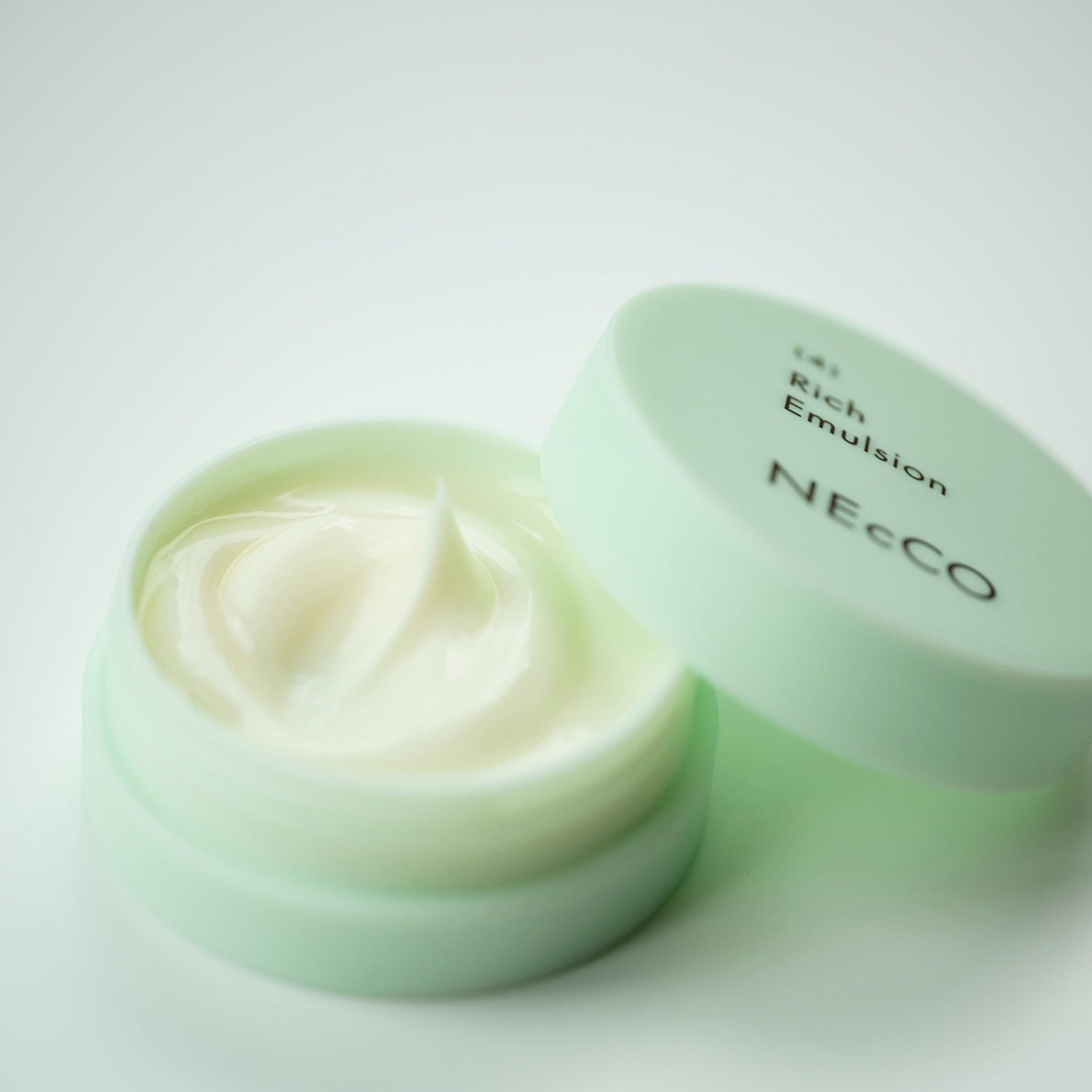 NEcCO リッチエマルジョン（クリーム状乳液）