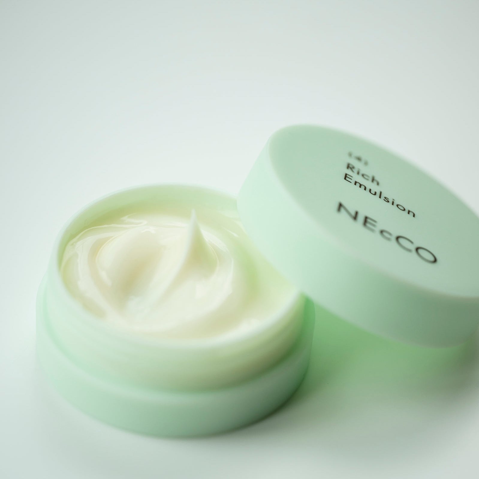 NEcCO リッチエマルジョン（クリーム状乳液）
