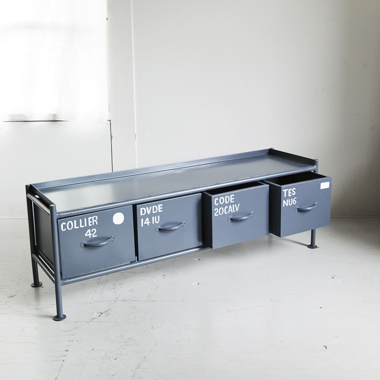 使うと雰囲気の良くなるスチールチェスト – JINNAN HOUSE