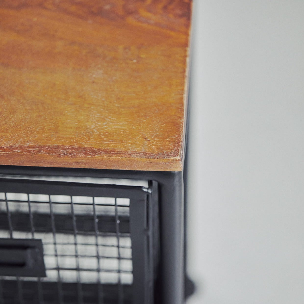 無骨でかっこいいスチールチェスト