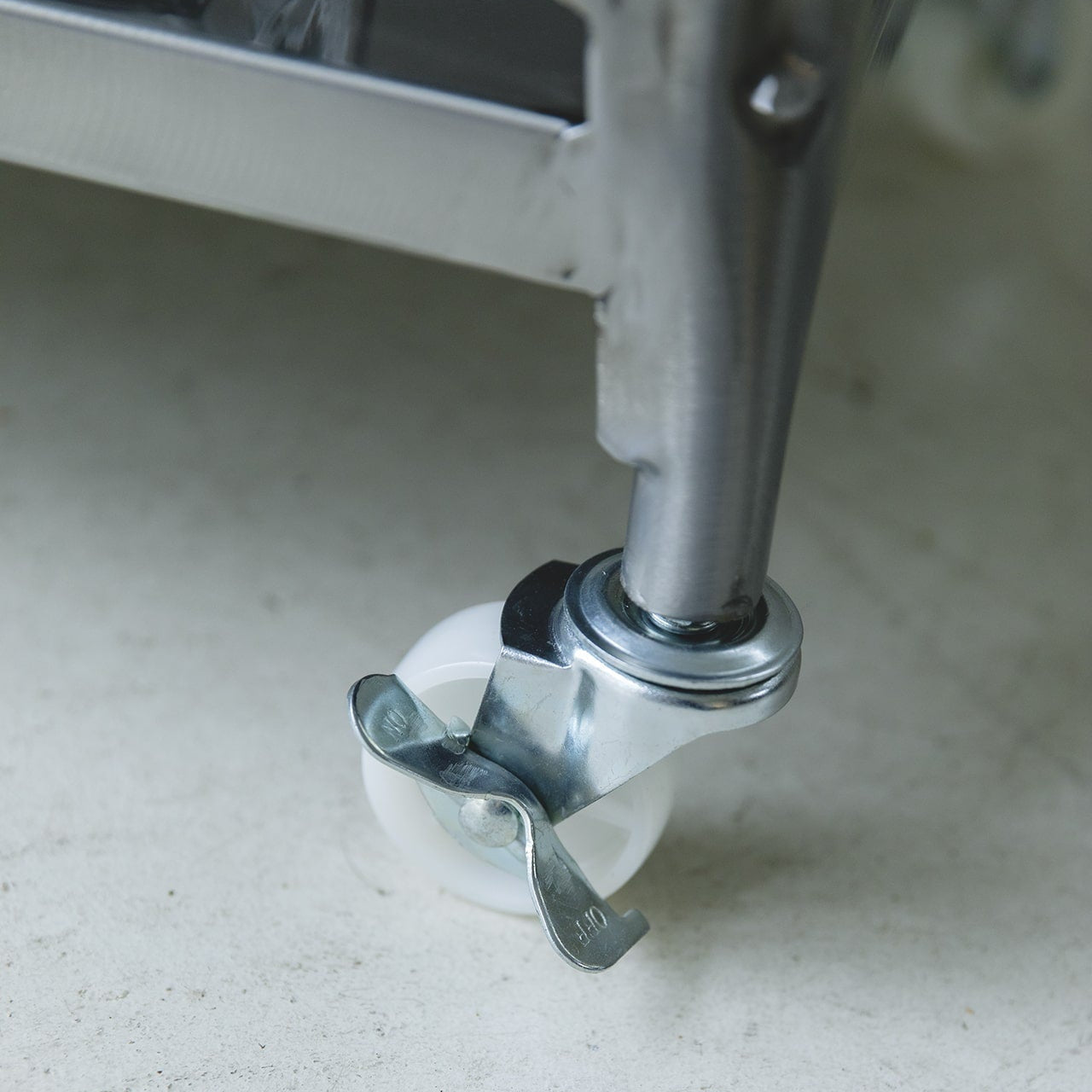 スチール製ワゴン